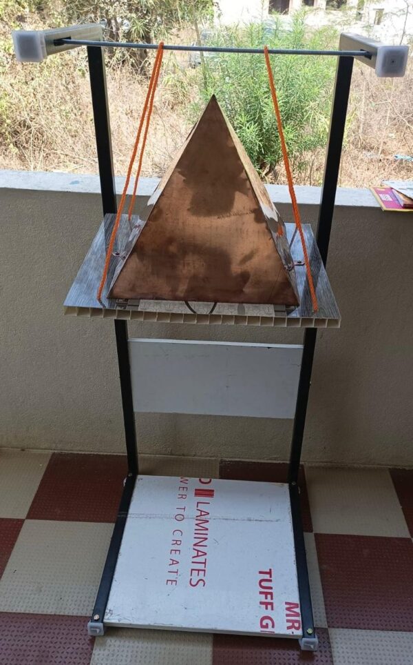 Copper Pyramid with Stand without Cushion plain - Image 2